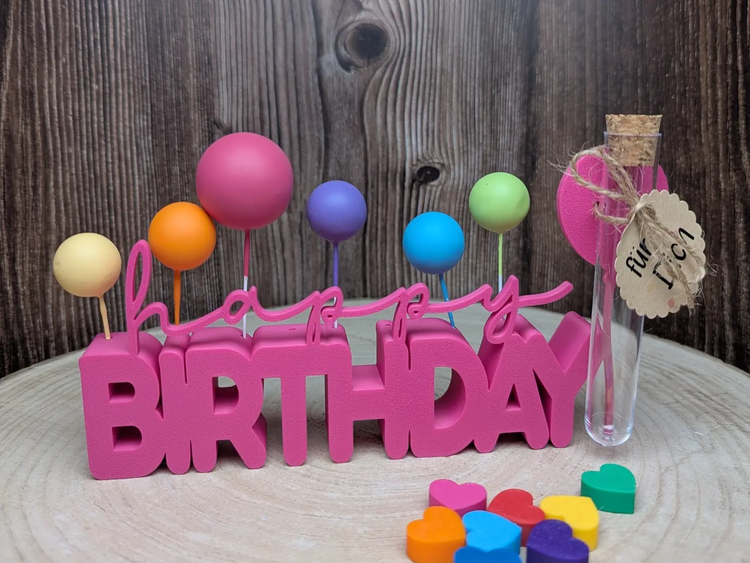 Schriftzug Happy Birthday mit bunten Kugeln